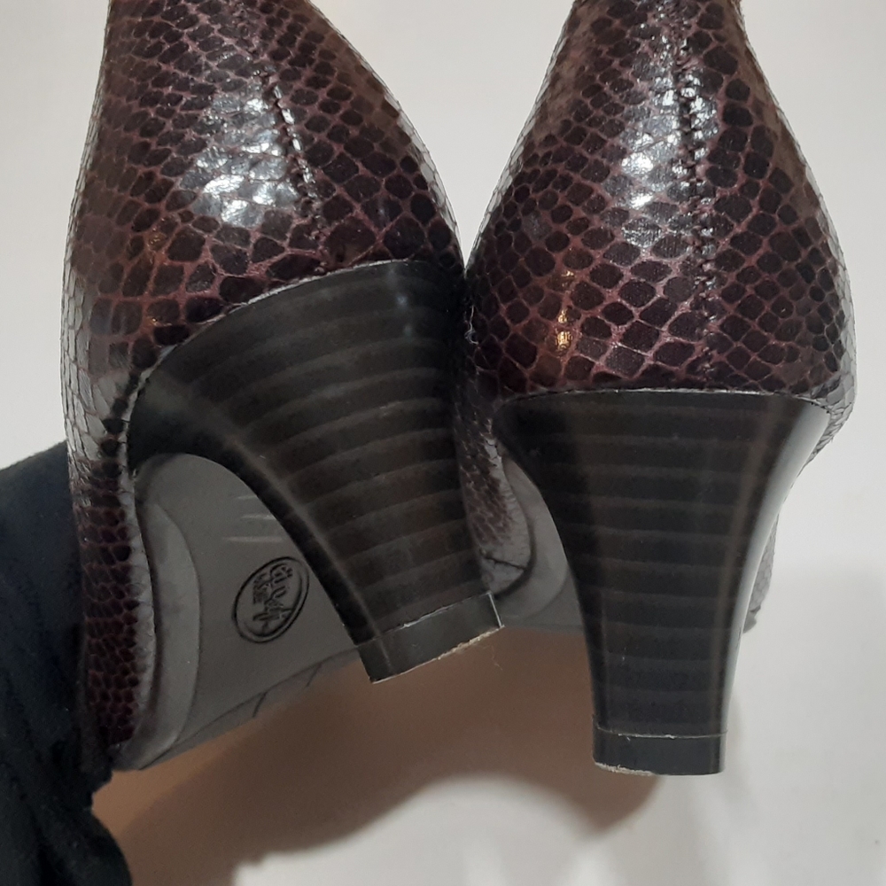 Euro Soft by Sofft Orthopedic Heel Pumps - Picture 2 of 10
